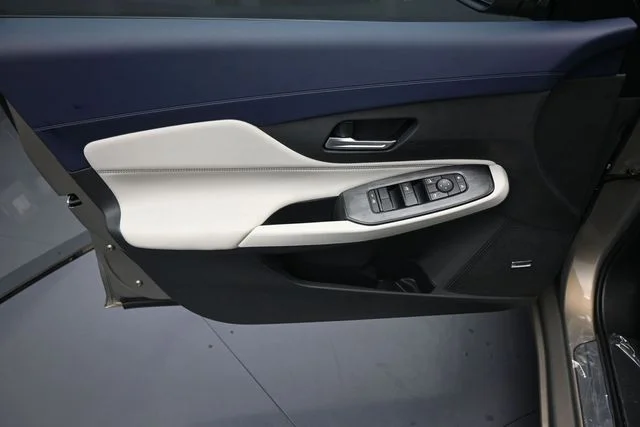 New 2026 Brown Nissan SL image 9