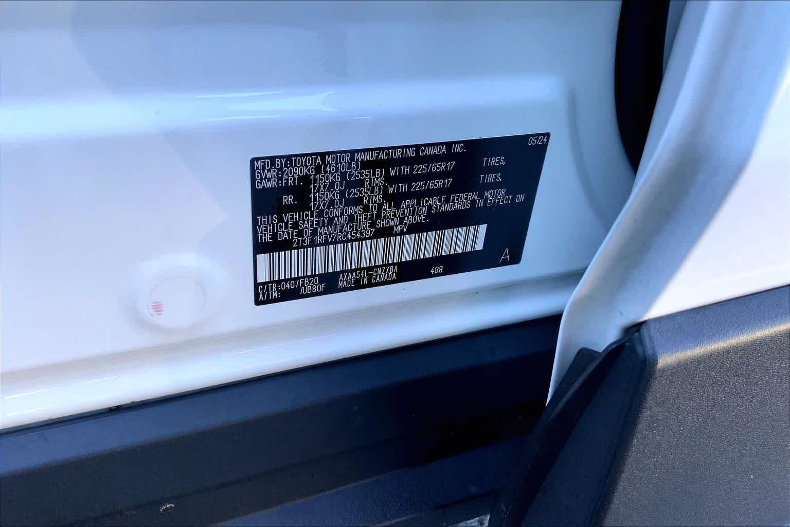Used 2024 Ice Cap Toyota LE image 36