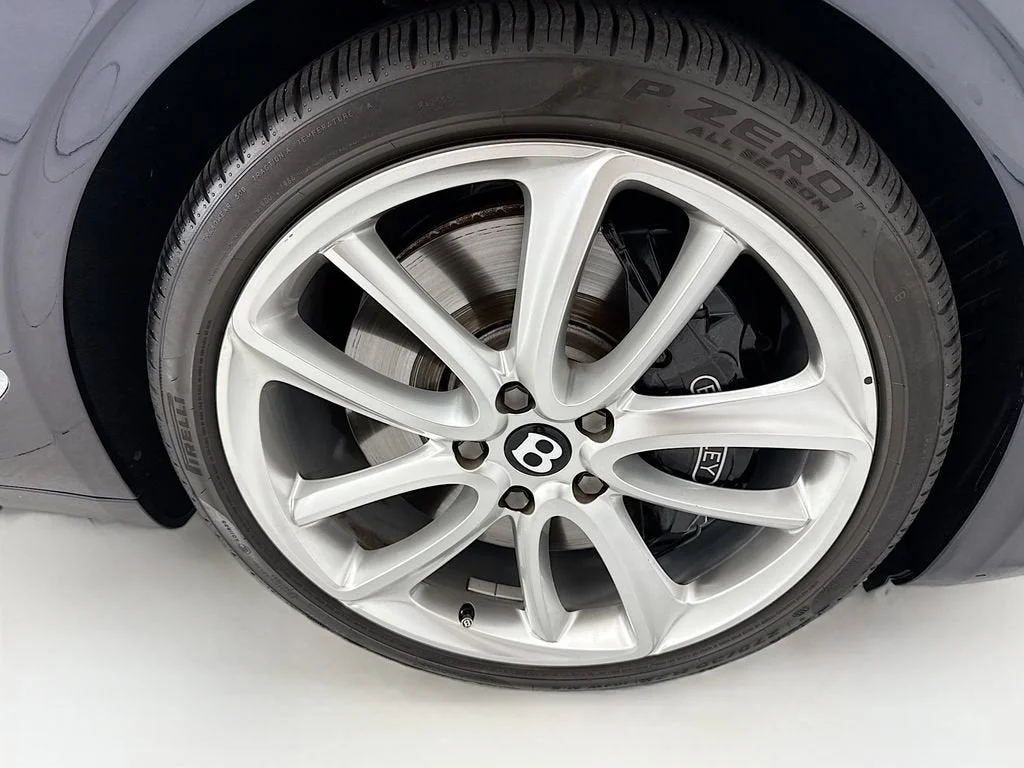 Used 2021  Bentley V8 image 36