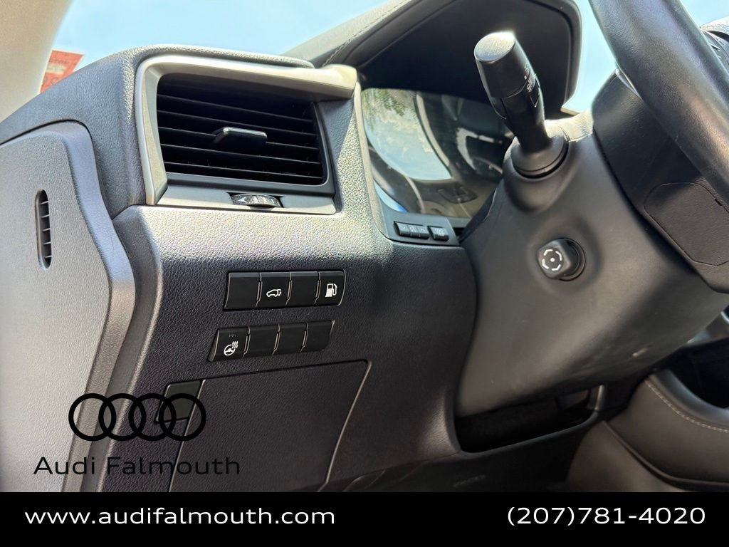Used 2016 White Lexus 450h image 29