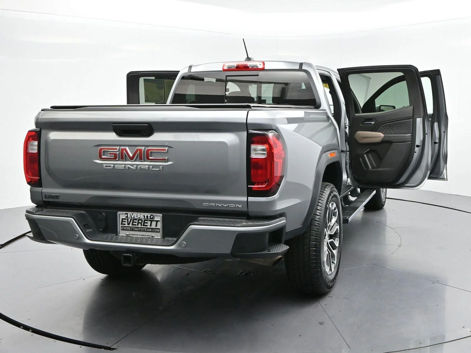 Used 2023 Sterling Metallic GMC Denali image 44