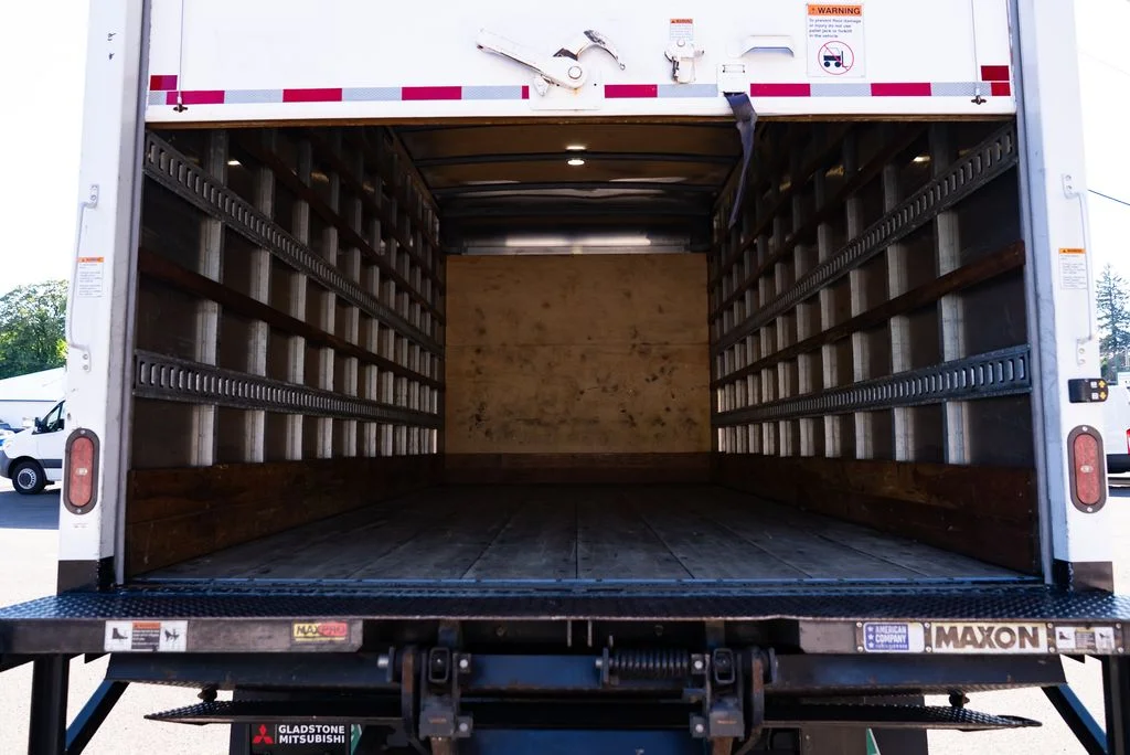 Used 2023  Isuzu  image 8
