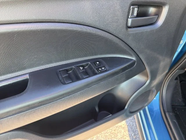 Used 2024  Mitsubishi  image 13