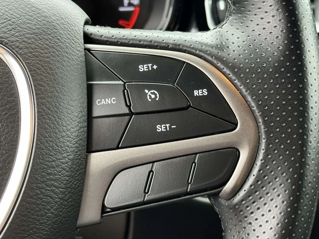 Used 2022 Black Dodge SXT image 22