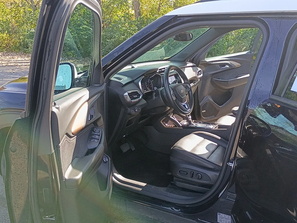 Used 2021 Midnight Blue Metallic Chevrolet ACTIV image 11