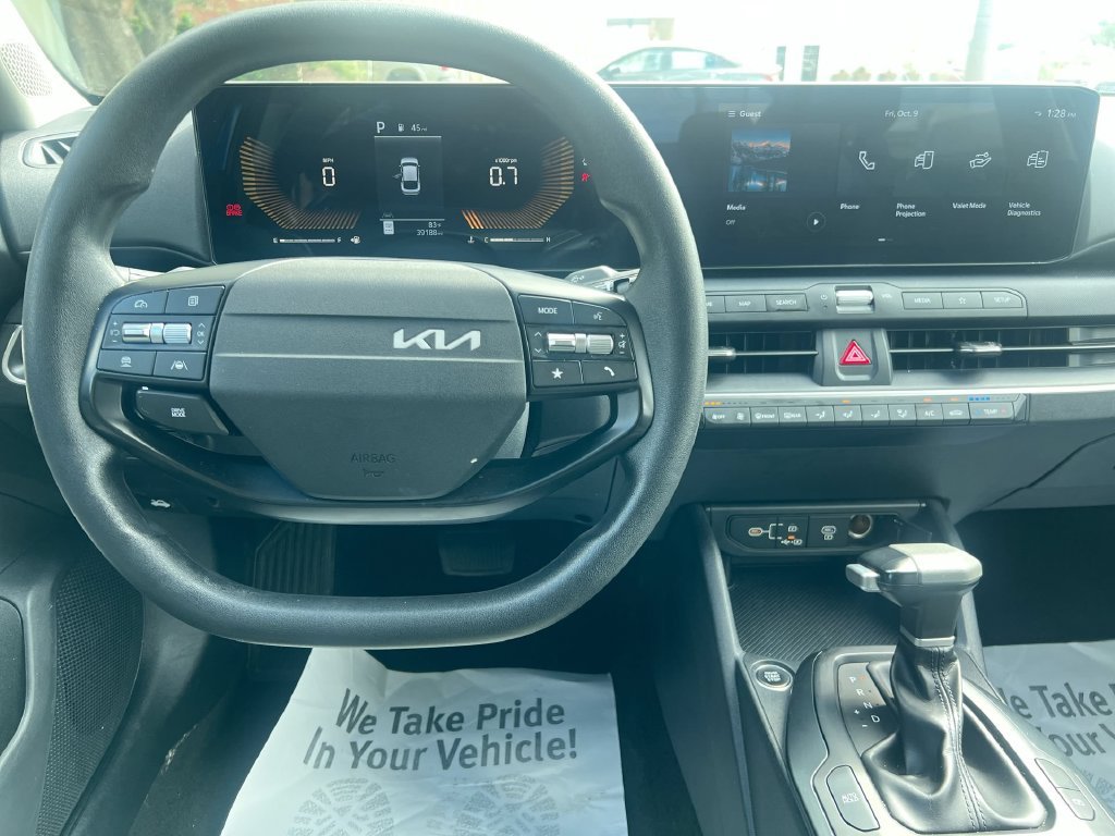 2025 Kia K4 LXS - Photo 11