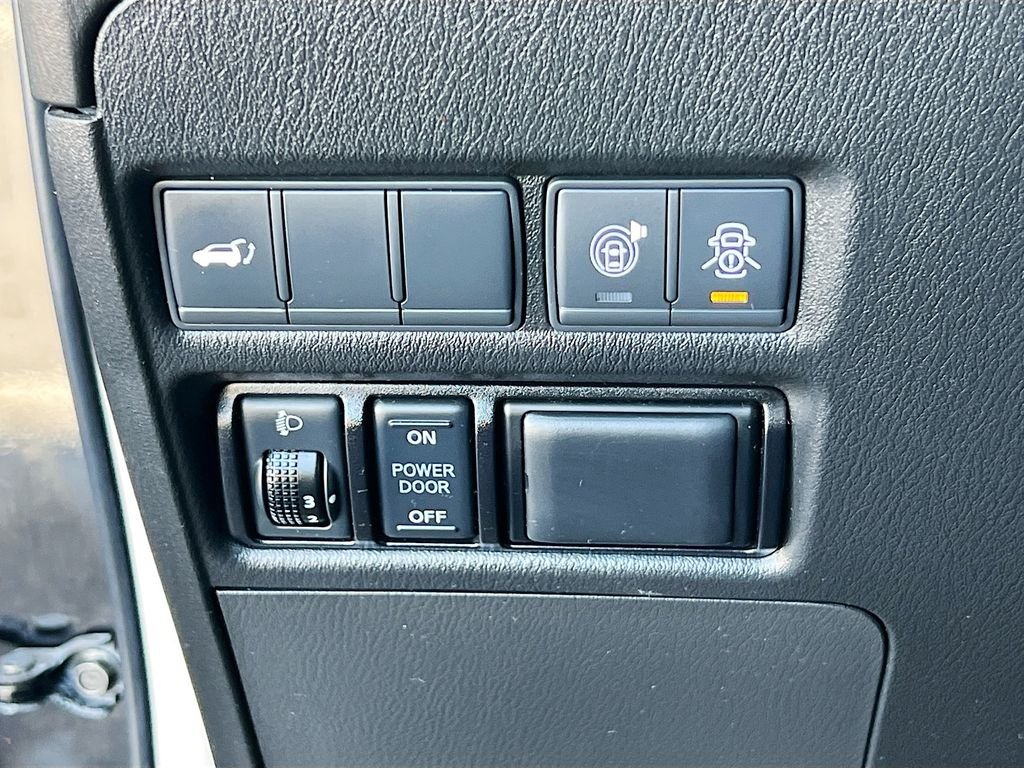 Used 2019 Super Black Nissan SL image 10