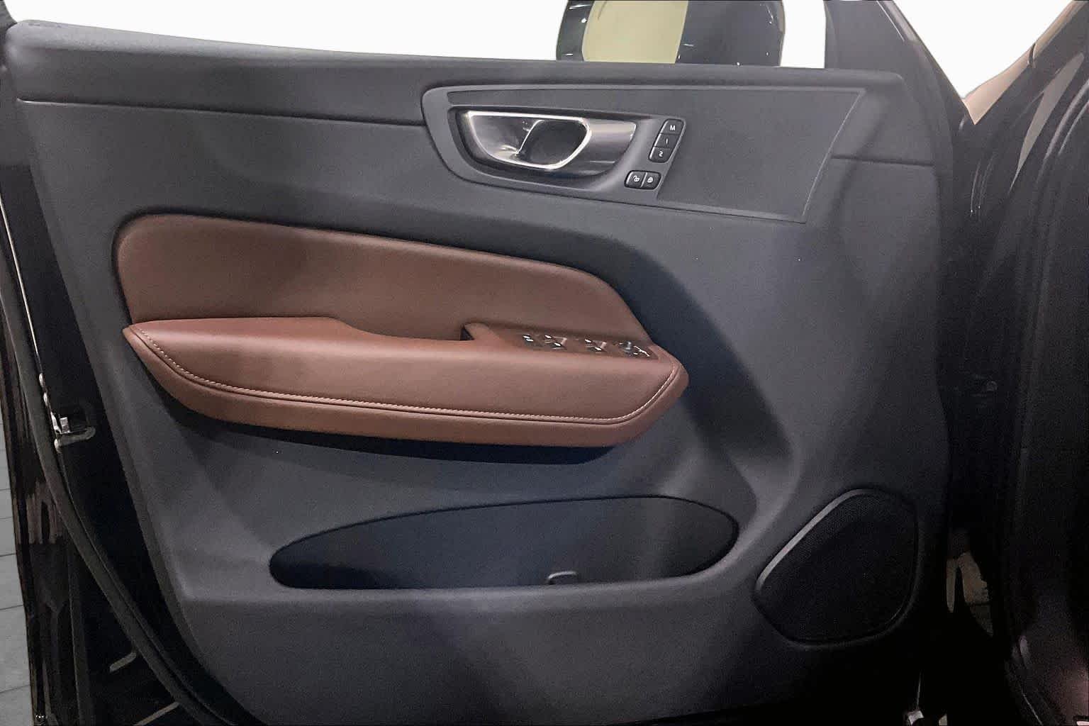 Used 2023 BLACK Volvo Plus Bright Theme image 21