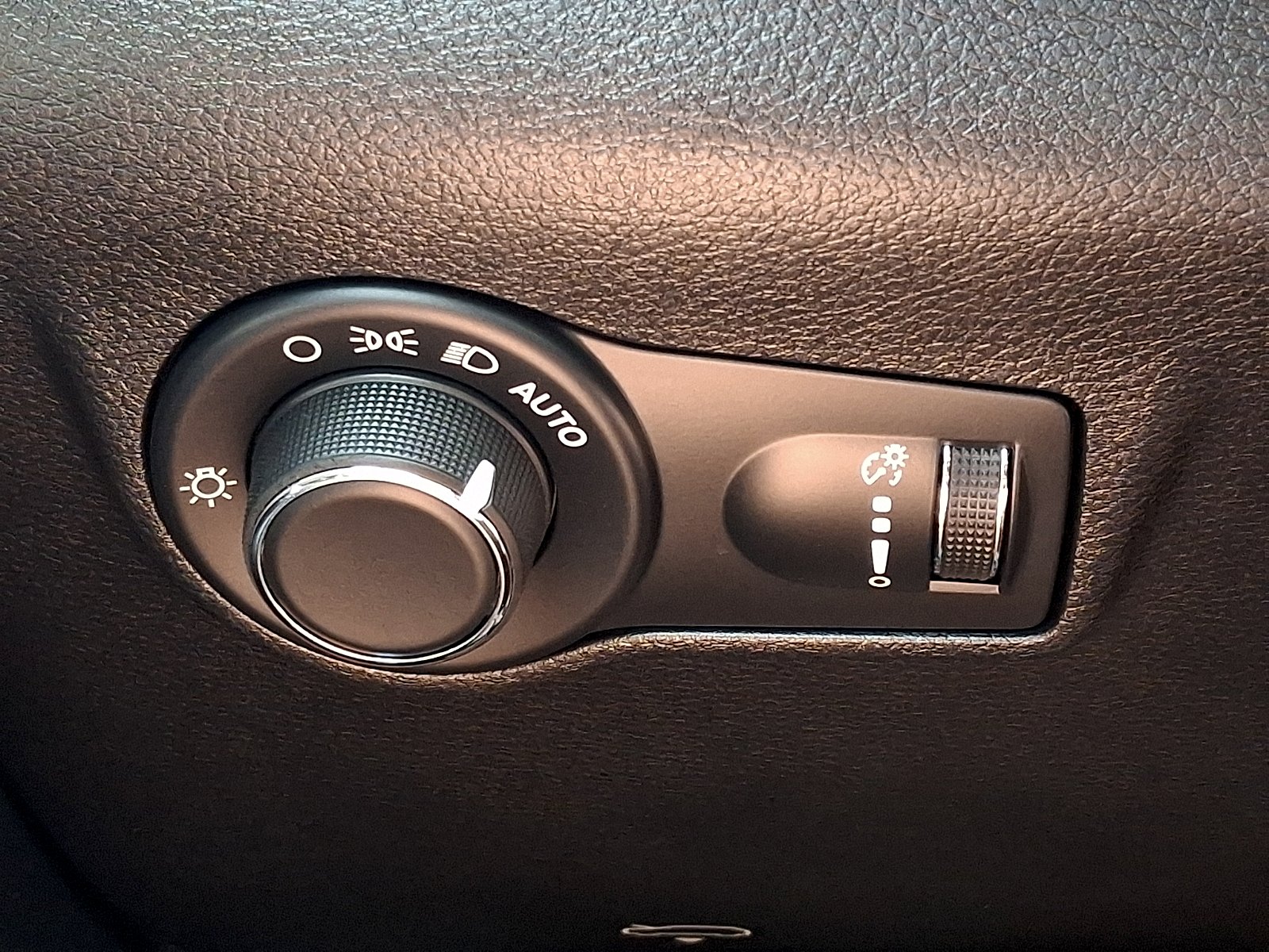 Used 2024 Silver Zynith Metallic Clearcoat Jeep Sport image 25