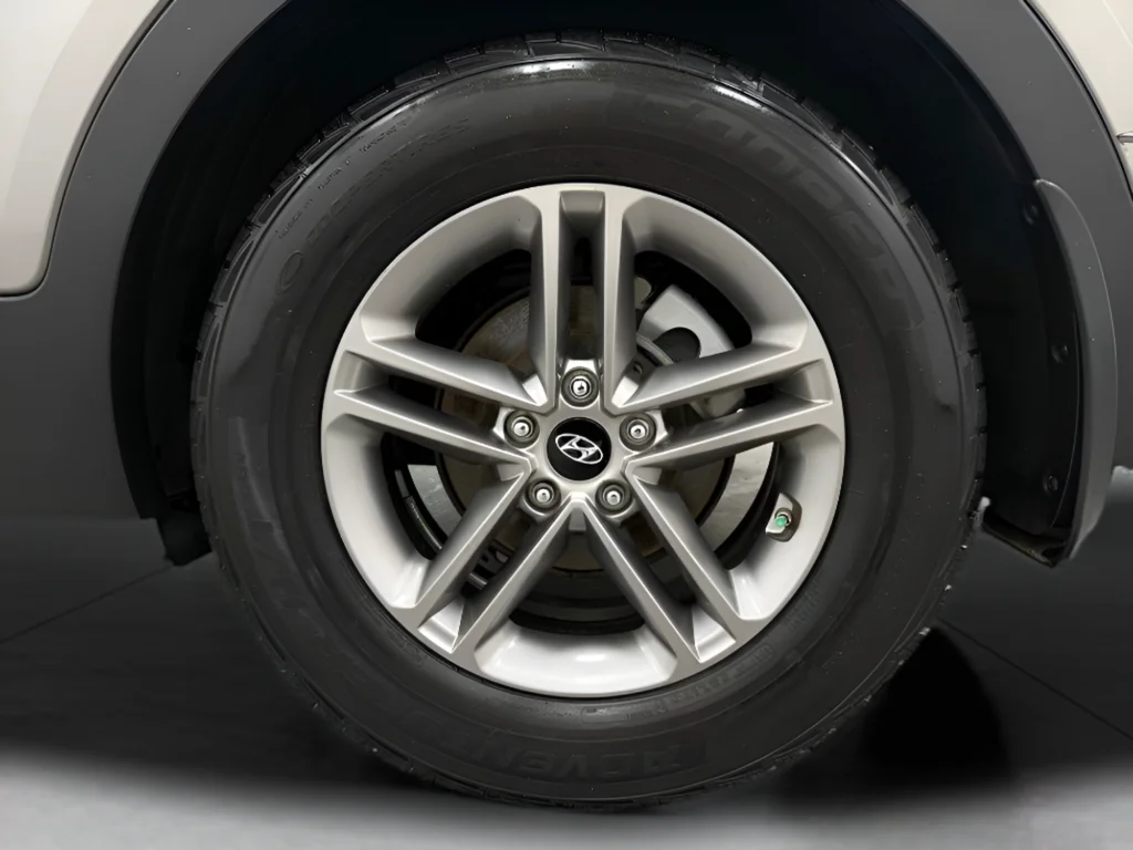 Used 2018 Gray Hyundai 2.4 Base image 33