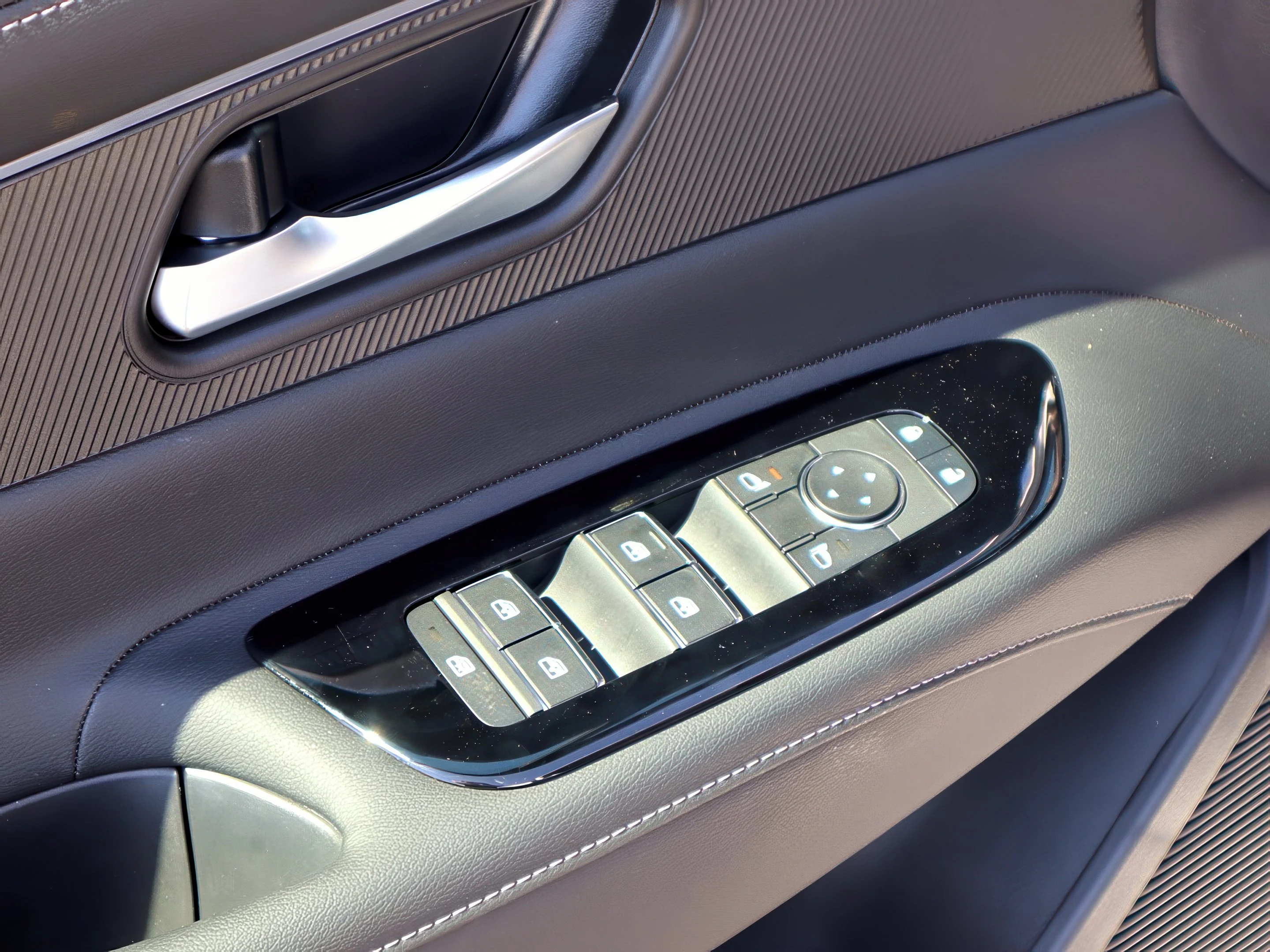 2025 Nissan Murano SV - Photo 12