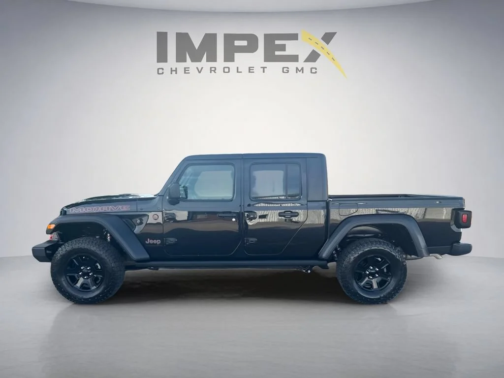 Used 2023  Jeep Mojave image 2