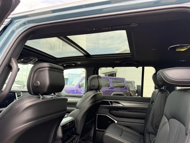 New 2026 Steel Blue Exterior Paint Jeep Limited Reserve image 12