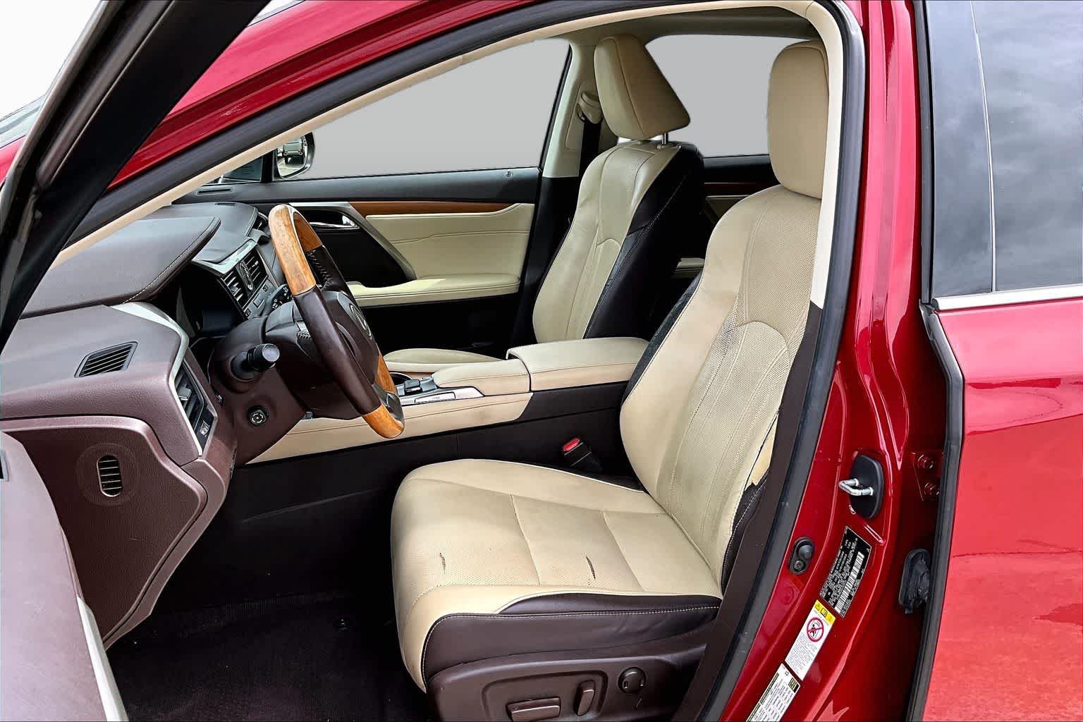 Used 2019 Matador Red Mica Lexus  image 8