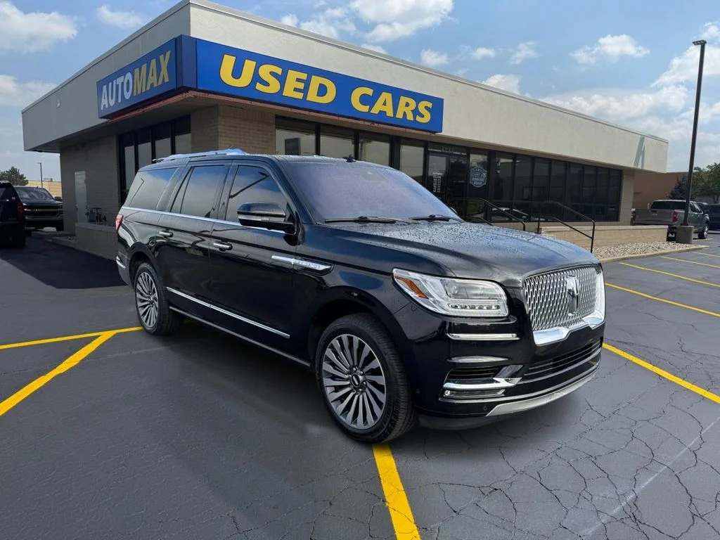 Used 2019 Black Metallic Lincoln Reserve image 4