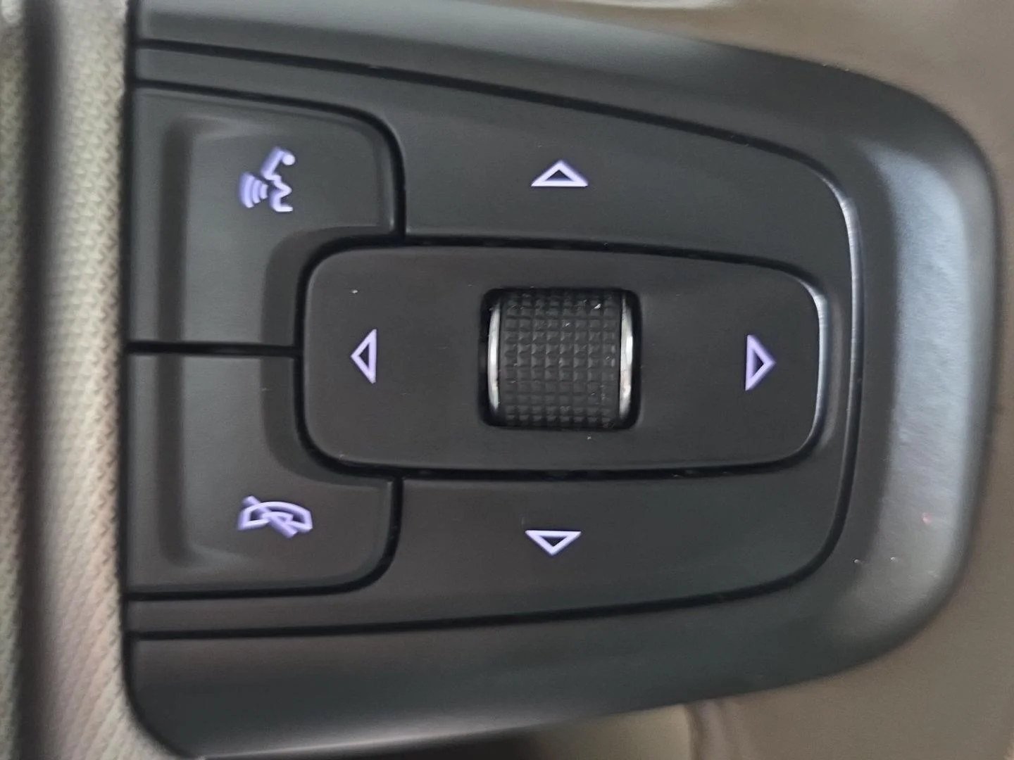 Used 2024 White Frost Tricoat GMC Denali image 15