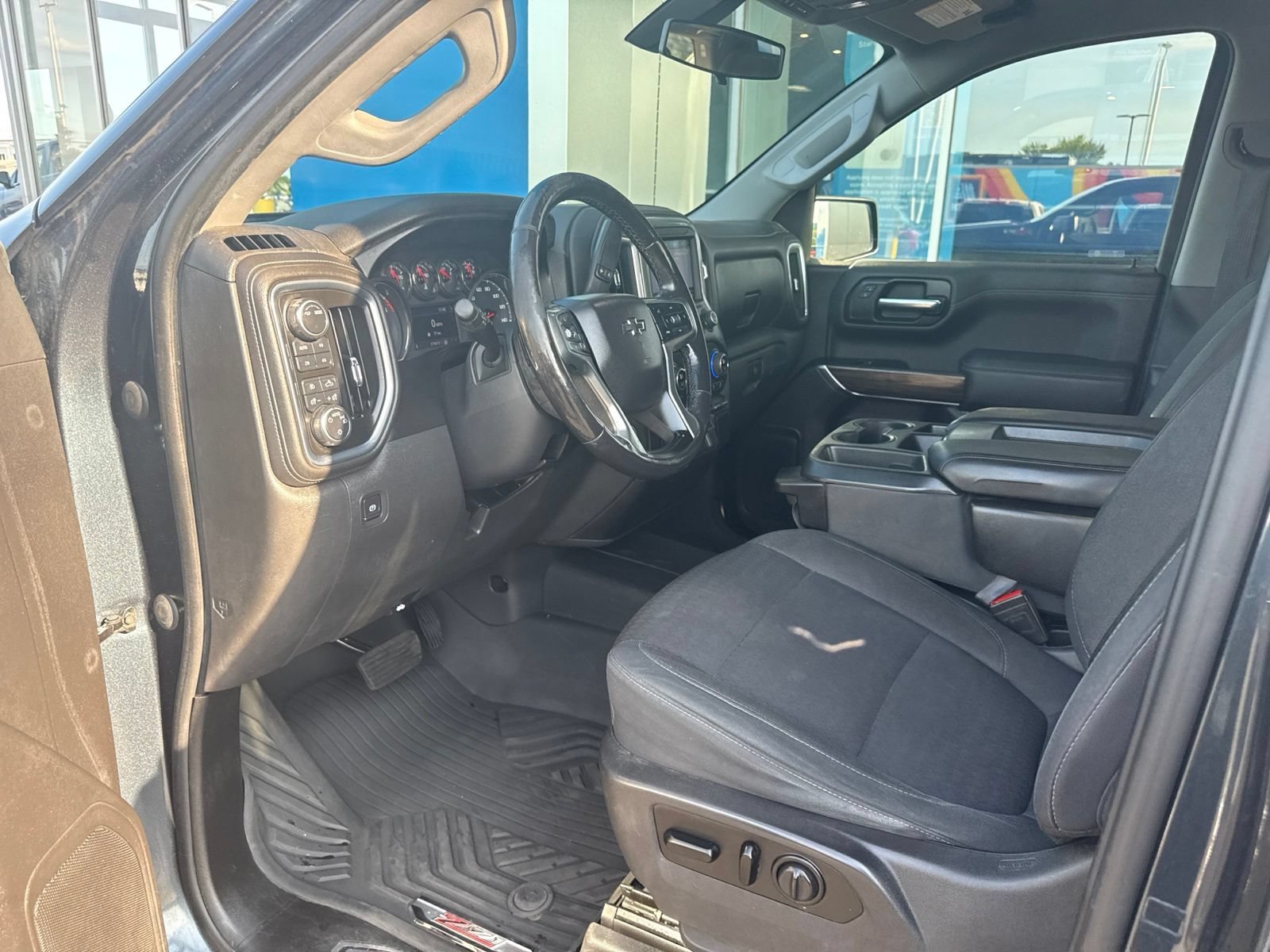 Used 2020 Shadow Gray Metallic Chevrolet LT Trail Boss with Convenience Package - Trailering Package image 18