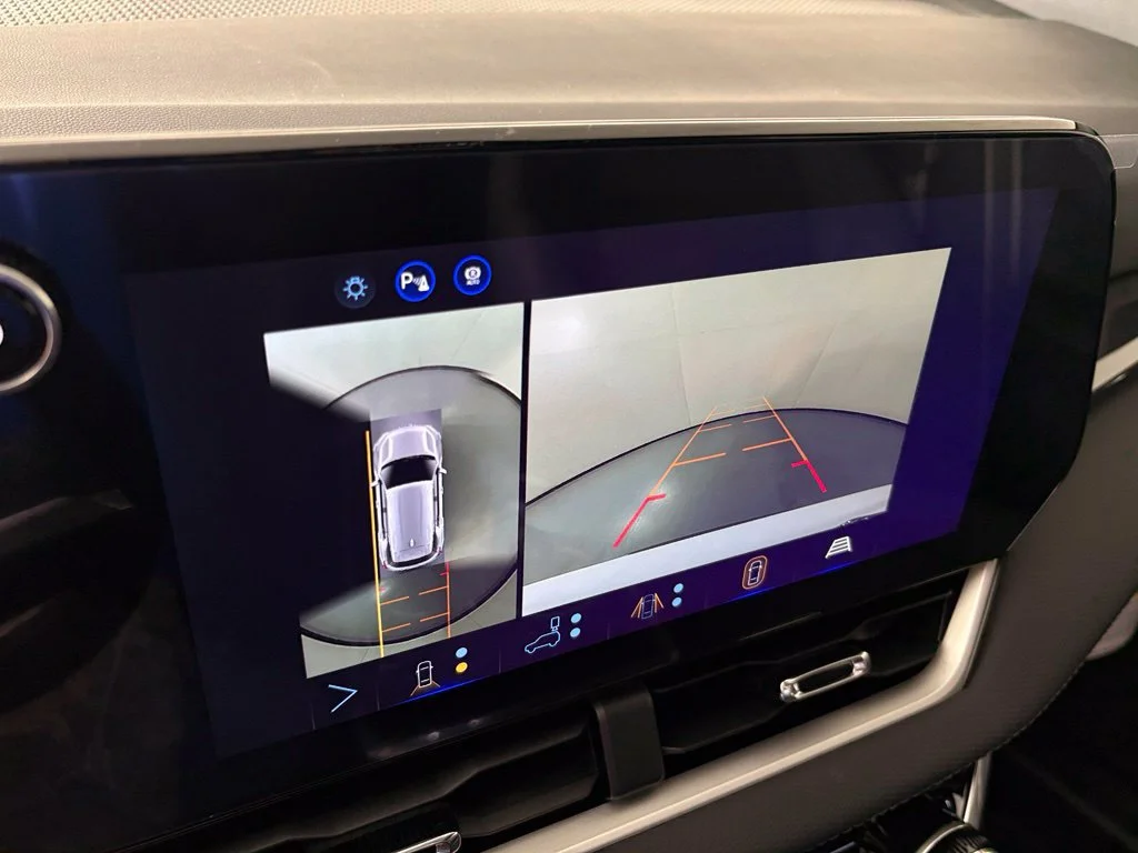 New 2027 Summit White Chevrolet LT image 29