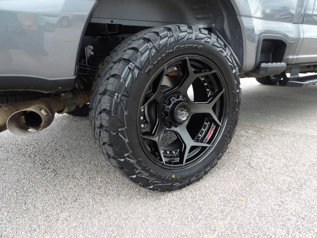 Used 2025 Gray Metallic Ford XLT image 9