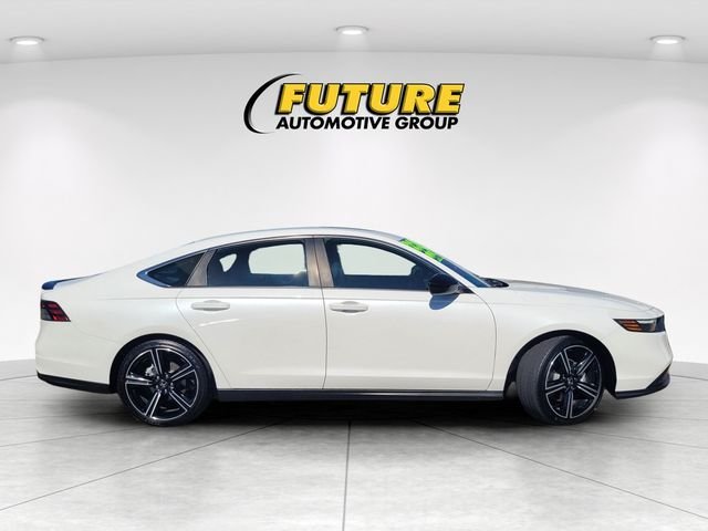 Used 2025 White Honda Sport image 3