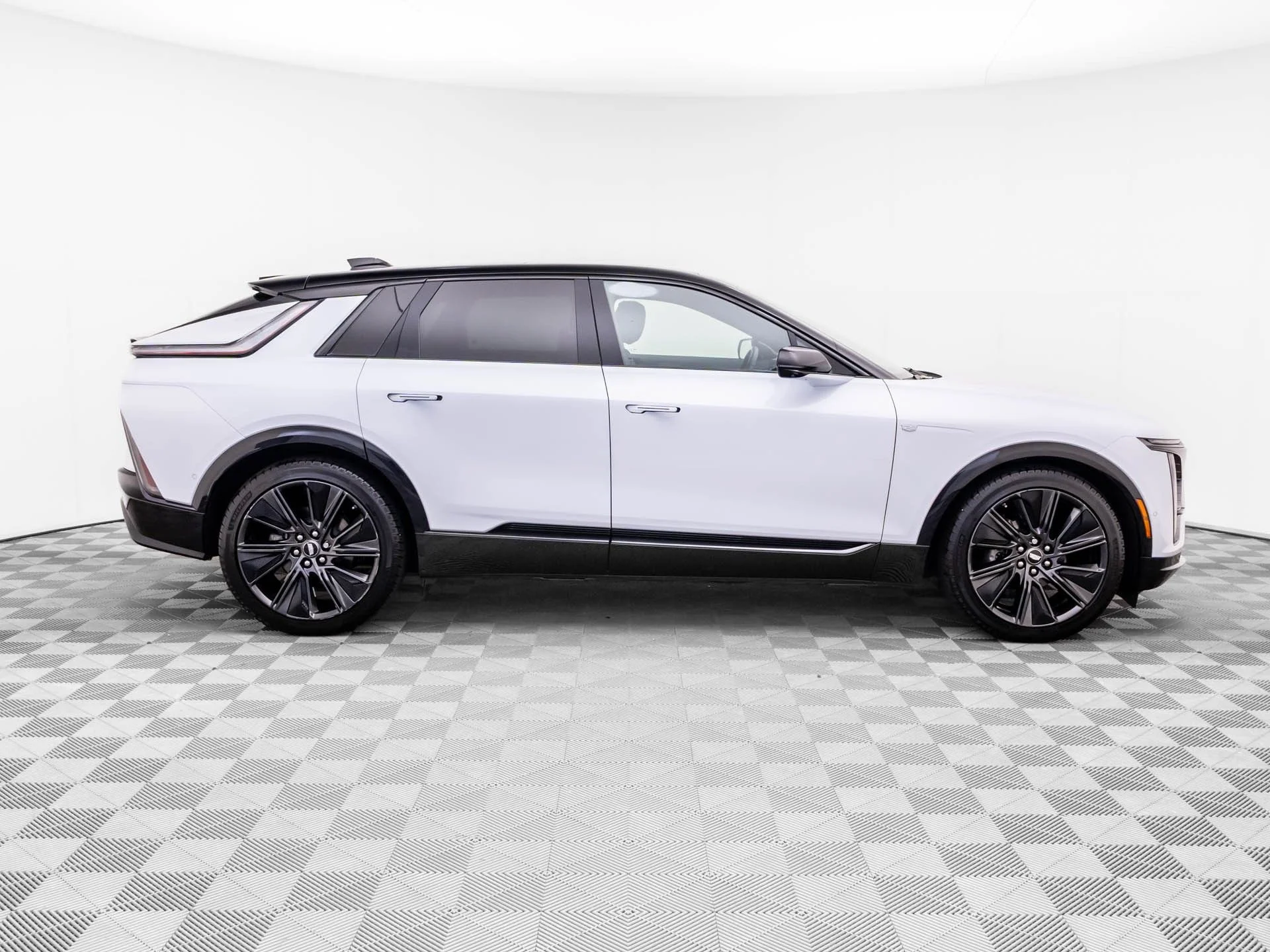 Used 2026 White Cadillac Signature Sport image 7