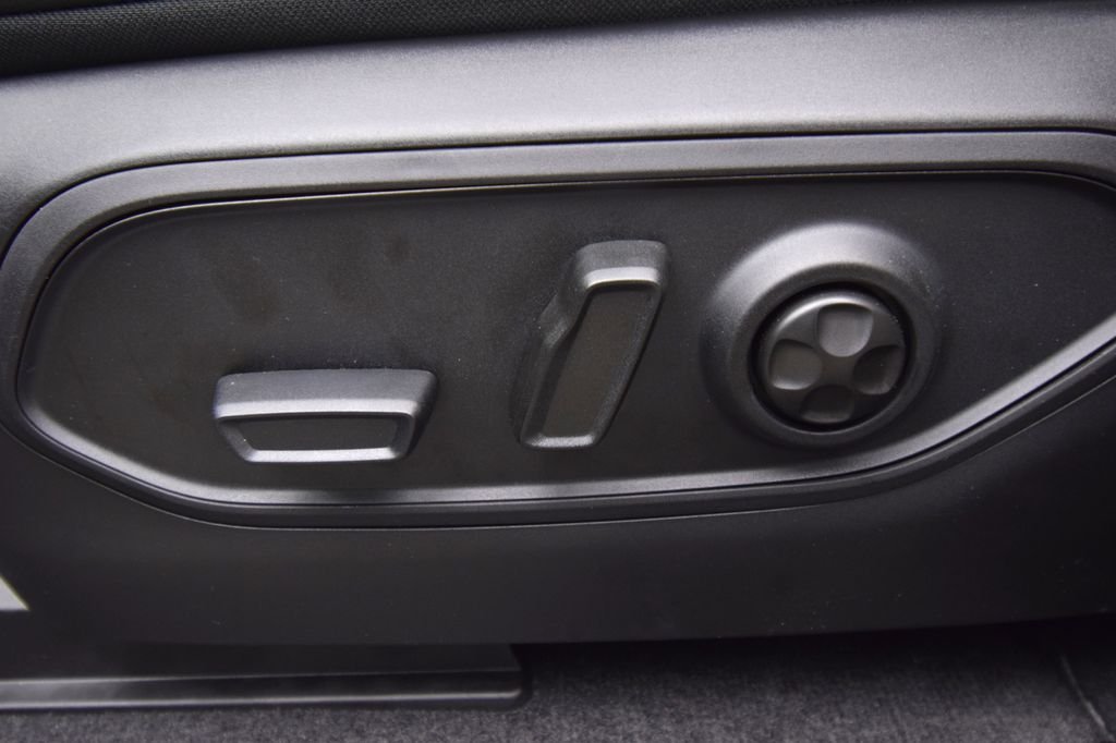 New 2026 Silver Zynith Exterior Paint Jeep Altitude image 38