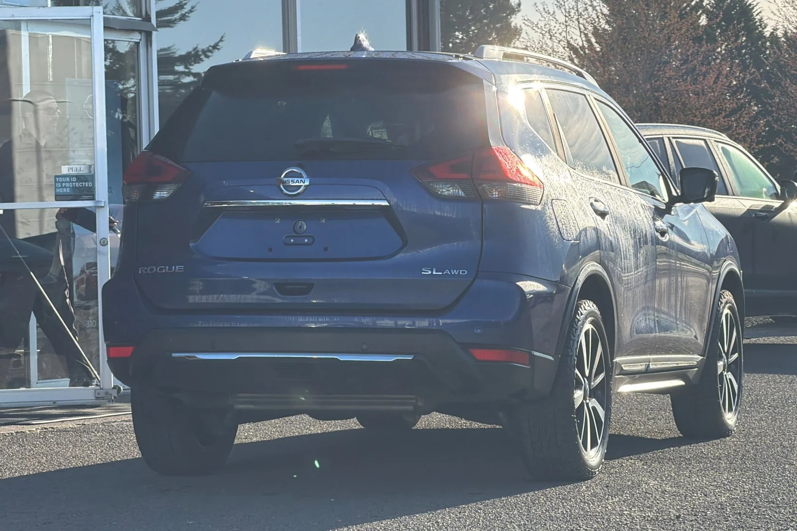 Used 2019 Caspian Blue Metallic Nissan SL image 4