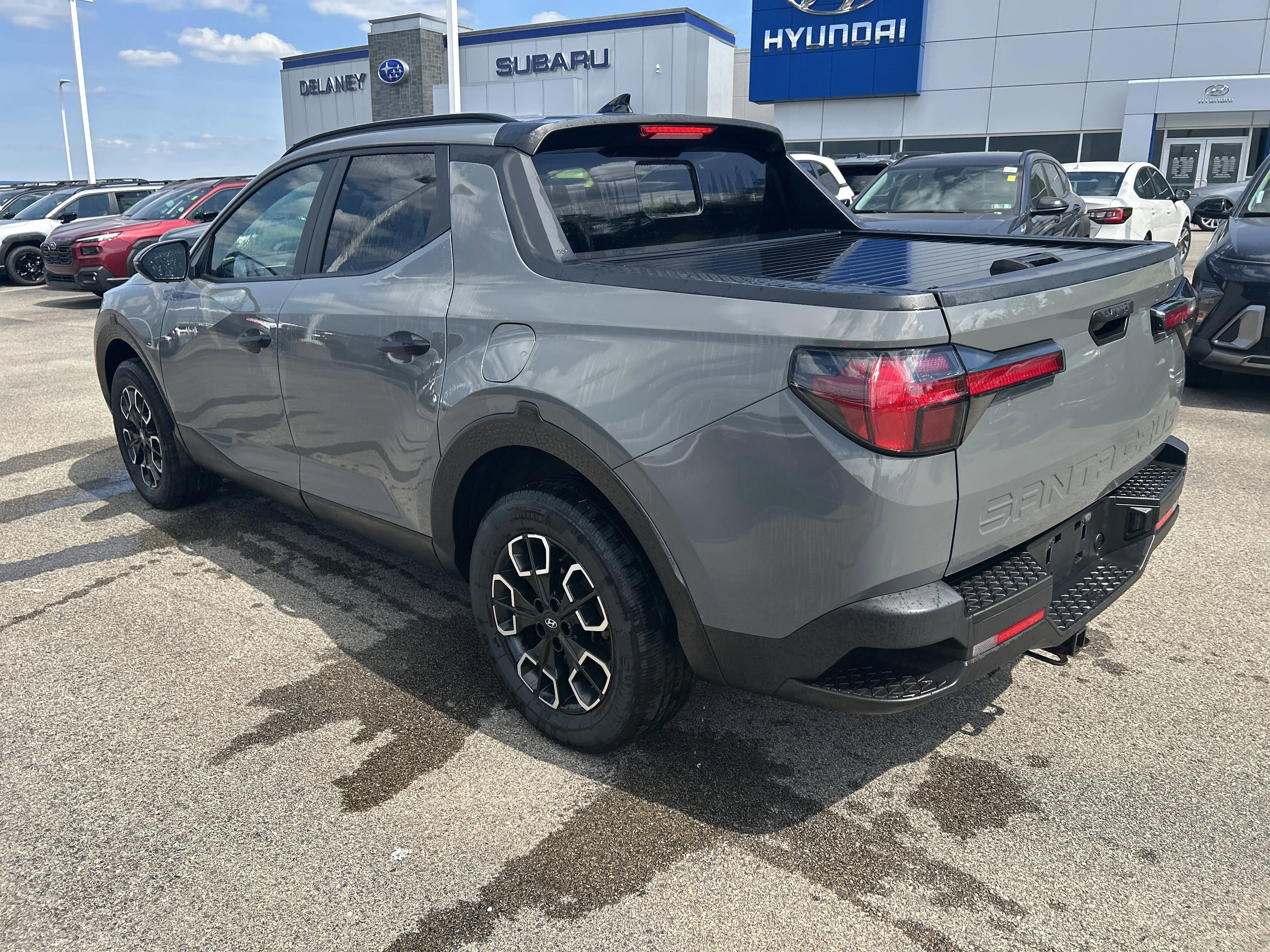 Used 2022 Hampton Gray Hyundai SEL image 7