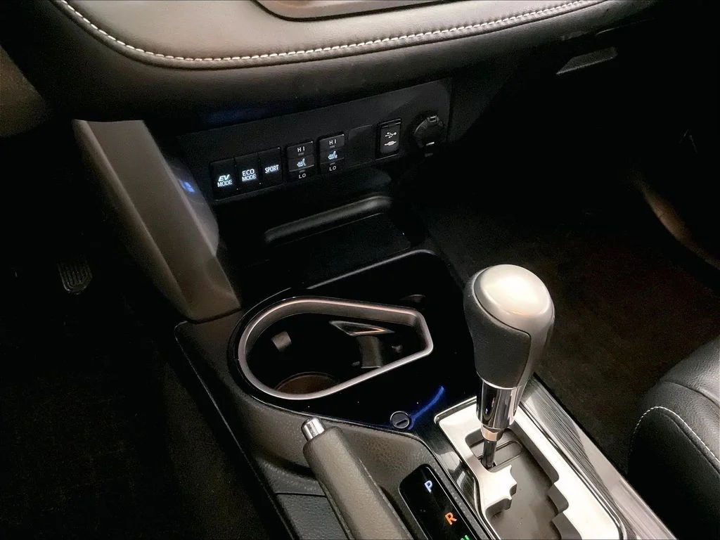 Used 2016 Black Toyota Limited image 37