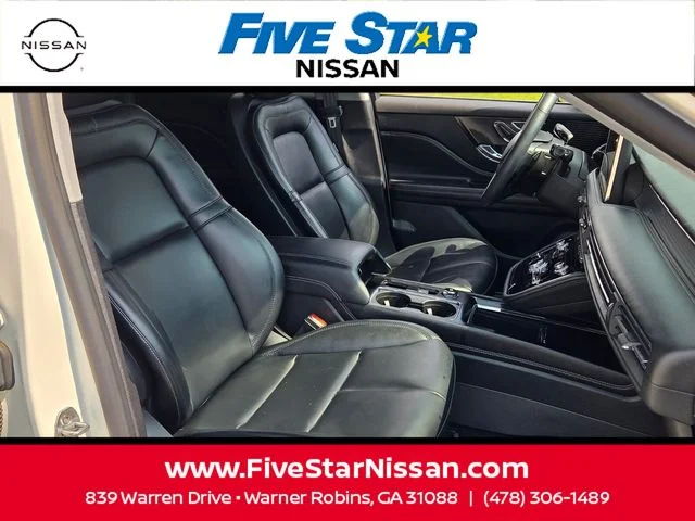 Used 2022 White Lincoln Standard image 16