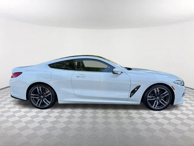 Used 2019 White BMW xDrive image 4