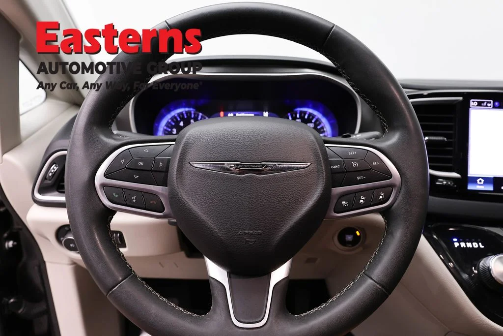 Used 2023 Gray Chrysler Touring L image 10