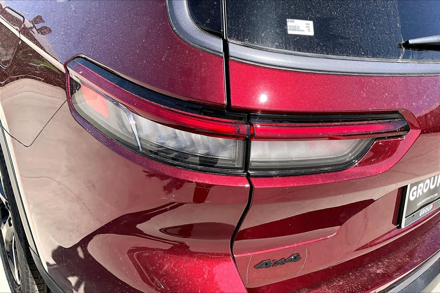 New 2026 Velvet Red Pearl-Coat Exterior Paint Jeep Limited image 15