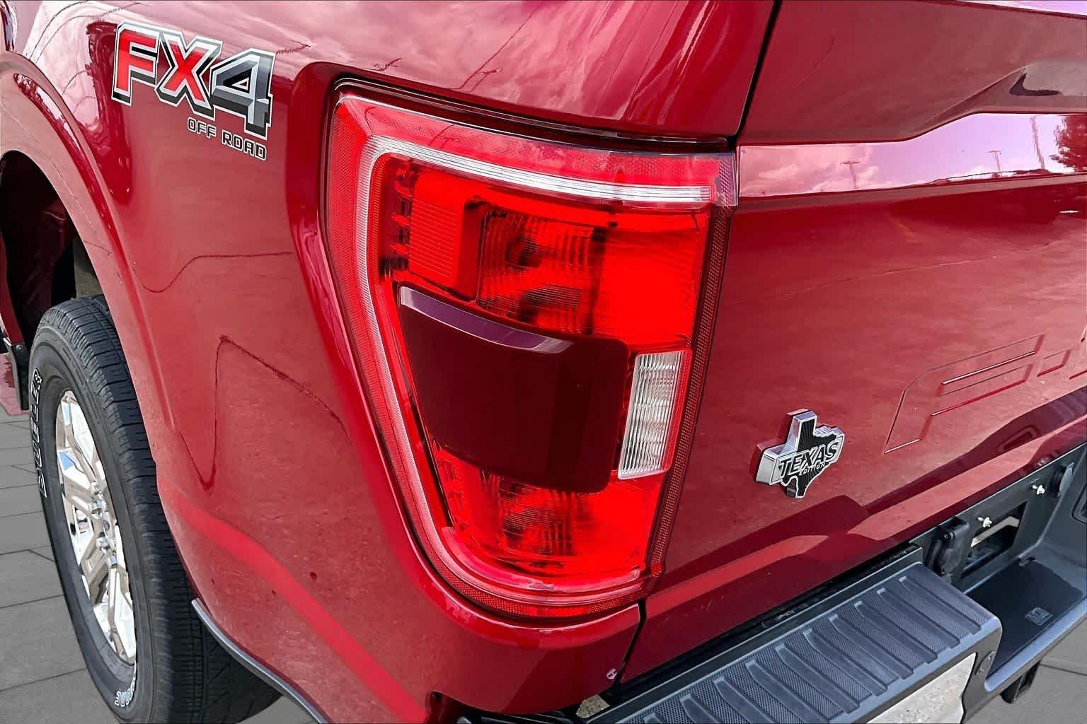 Used 2021 Rapid Red Metallic Tinted Clearcoat Ford XLT image 28