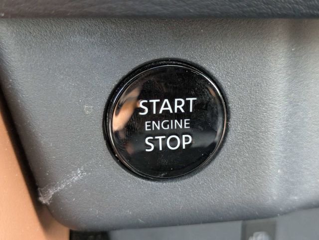 Used 2026 White Nissan Platinum image 28
