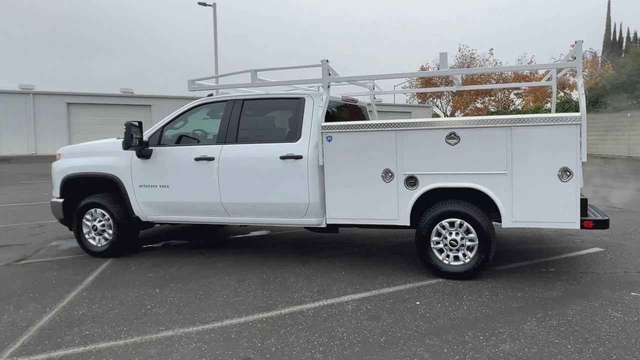 New 2026 Summit White Chevrolet WT image 41