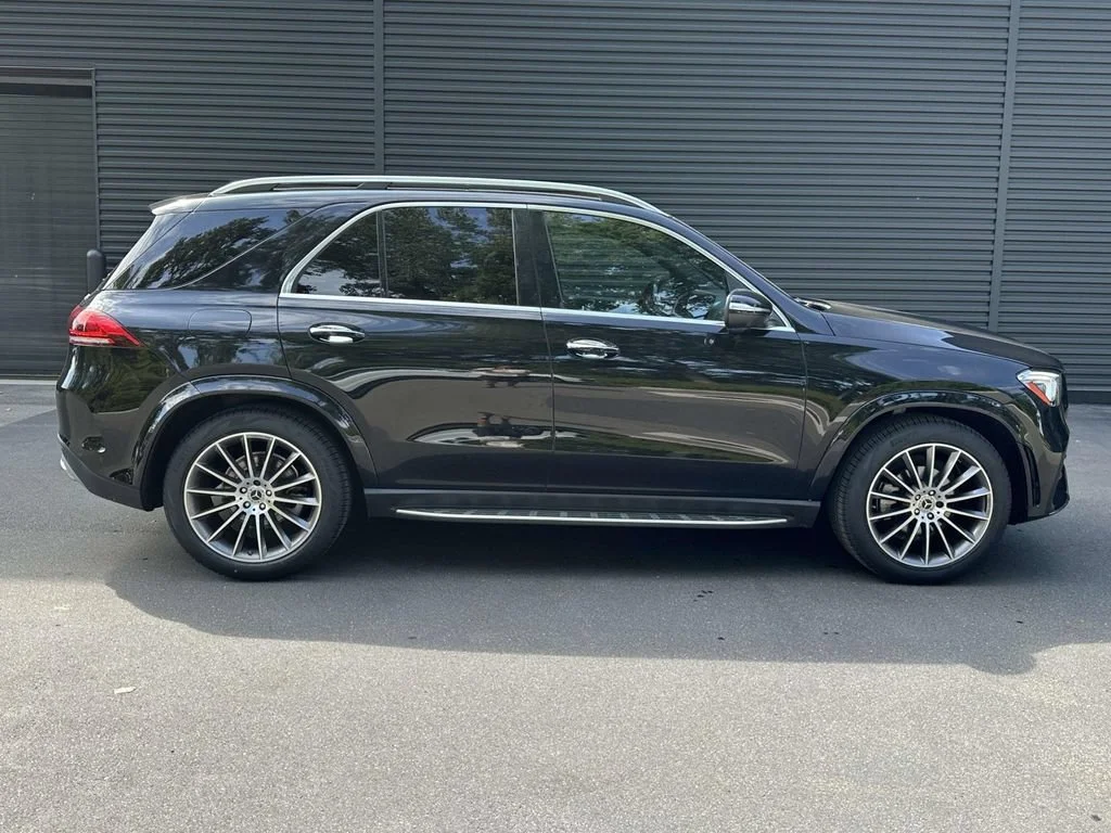 Used 2022 Black Mercedes-Benz 4MATIC® image 6