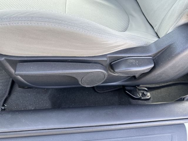 Used 2012 White Kia EX image 16