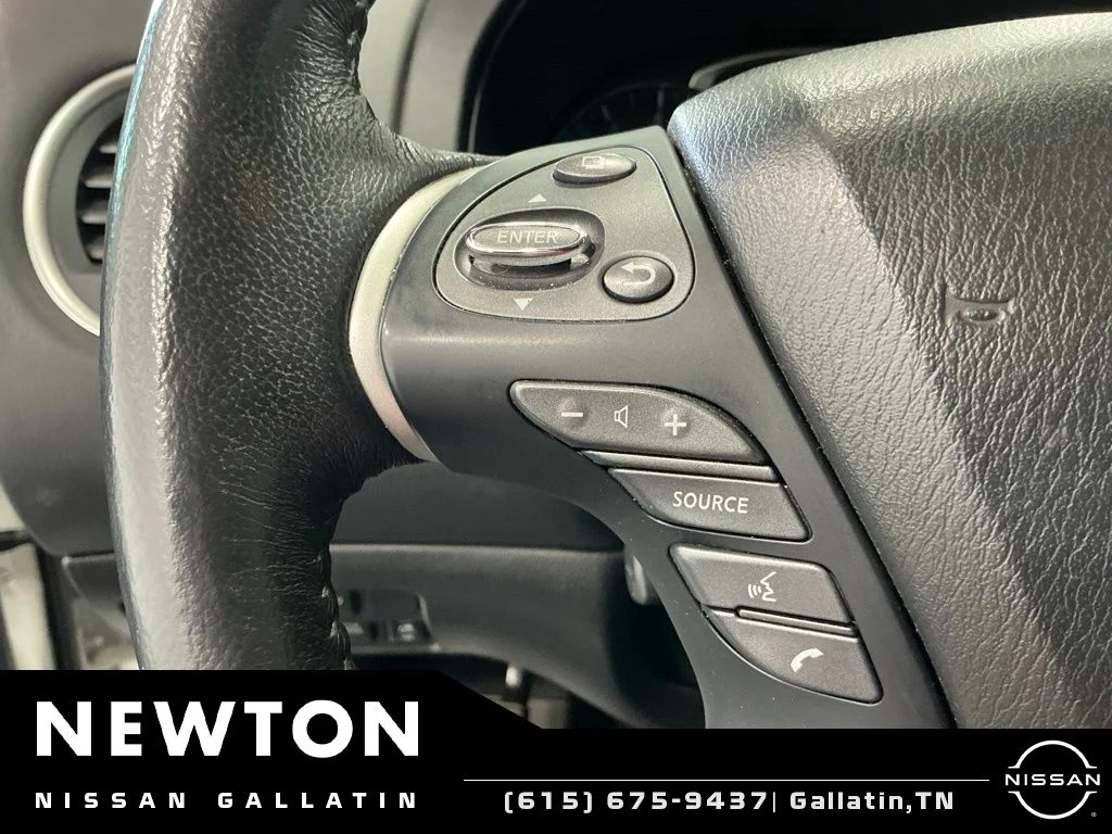 Used 2019 Pearl White Nissan Platinum image 41
