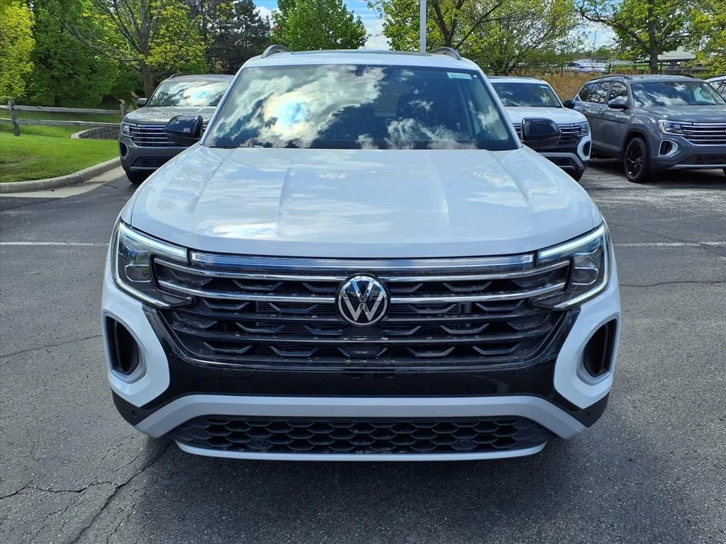 New 2026 opal white pearl Volkswagen Peak Edition image 7