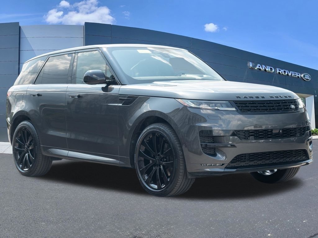 Used 2026 Black Land Rover Dynamic SE image 3