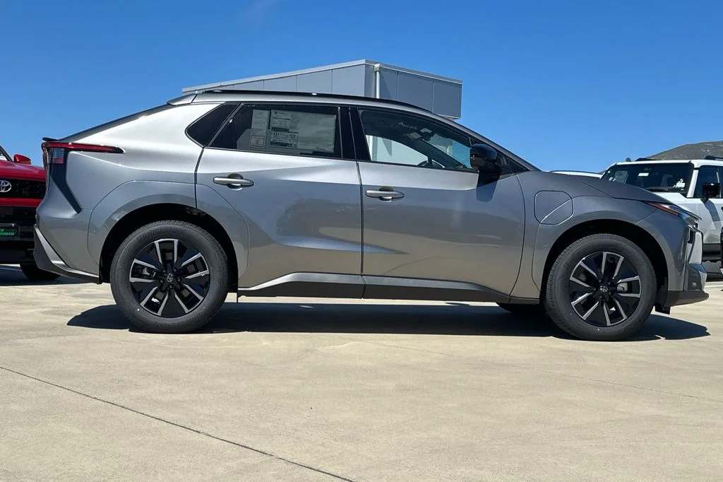 New 2026 Heavy Metal <sup>1</sup> Toyota  XLE image 3