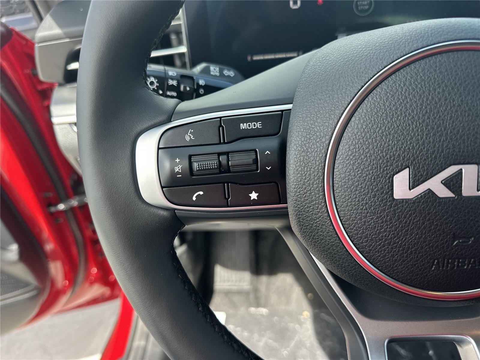 2025 Kia K5 GT-Line - Photo 9