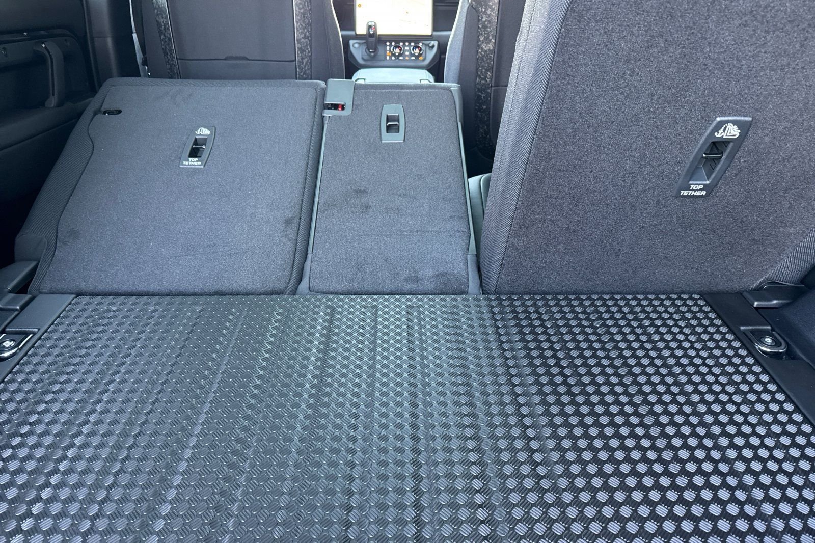 2026 Land Rover Defender OCTA Black - Photo 16