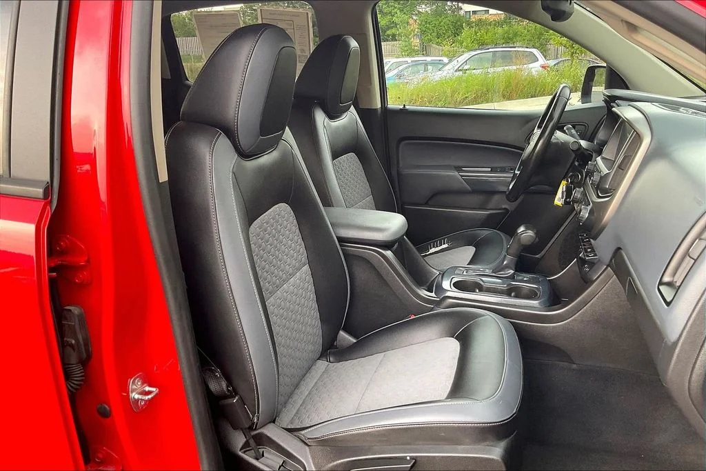 Used 2015 Red Chevrolet Z71 image 7
