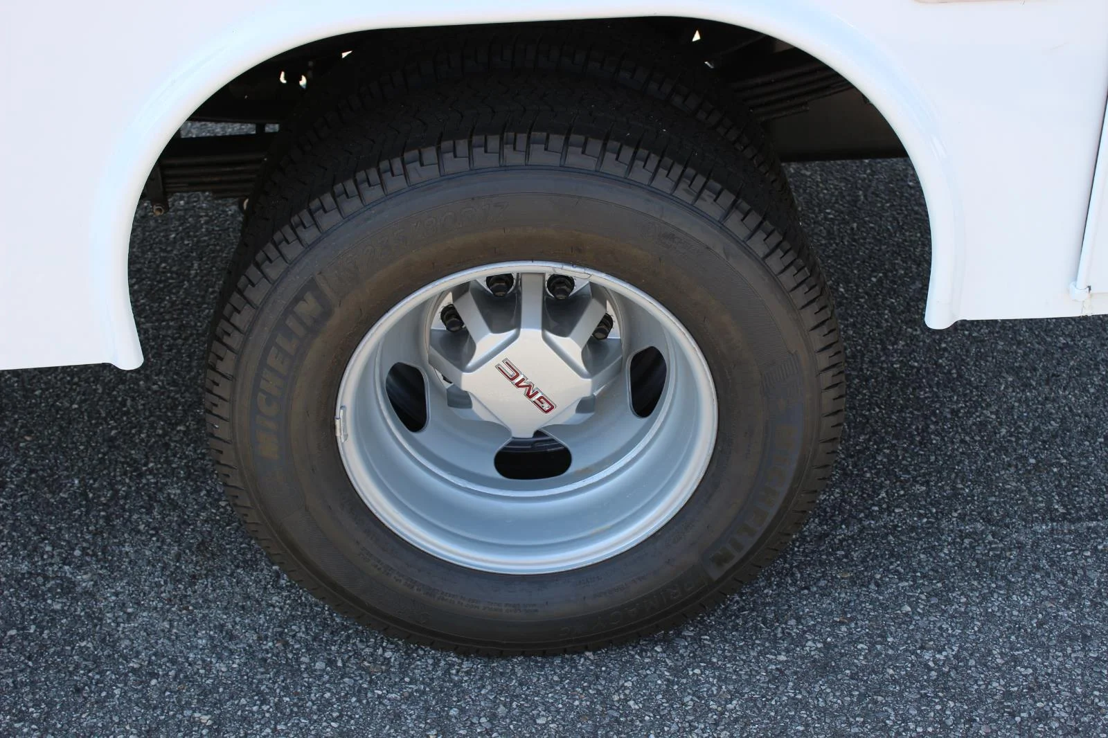 New 2026 Summit White GMC Pro image 34