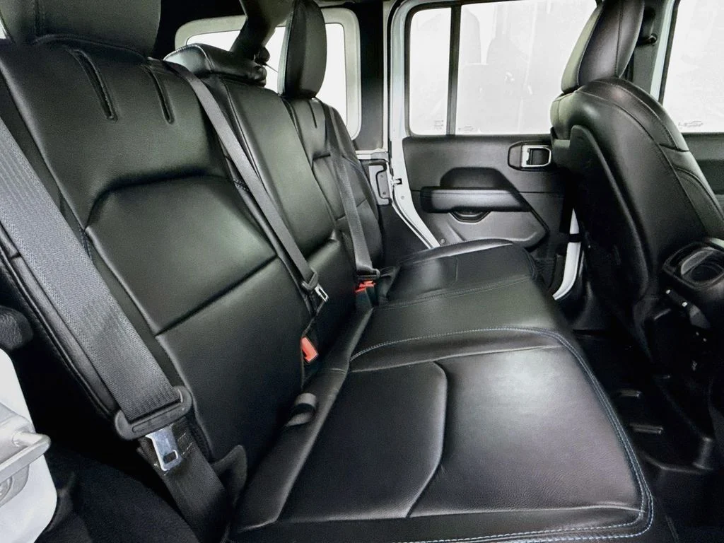 Used 2022 White Jeep Unlimited Rubicon 4xe image 26