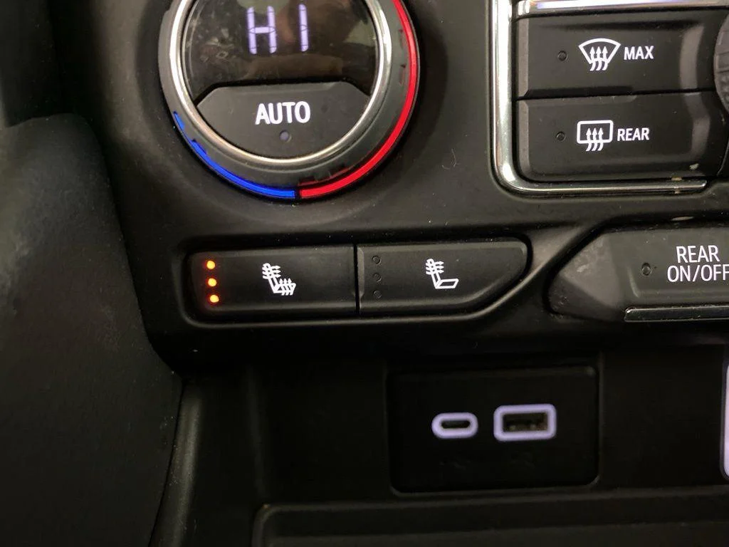Used 2022 Pearl Chevrolet RST image 8