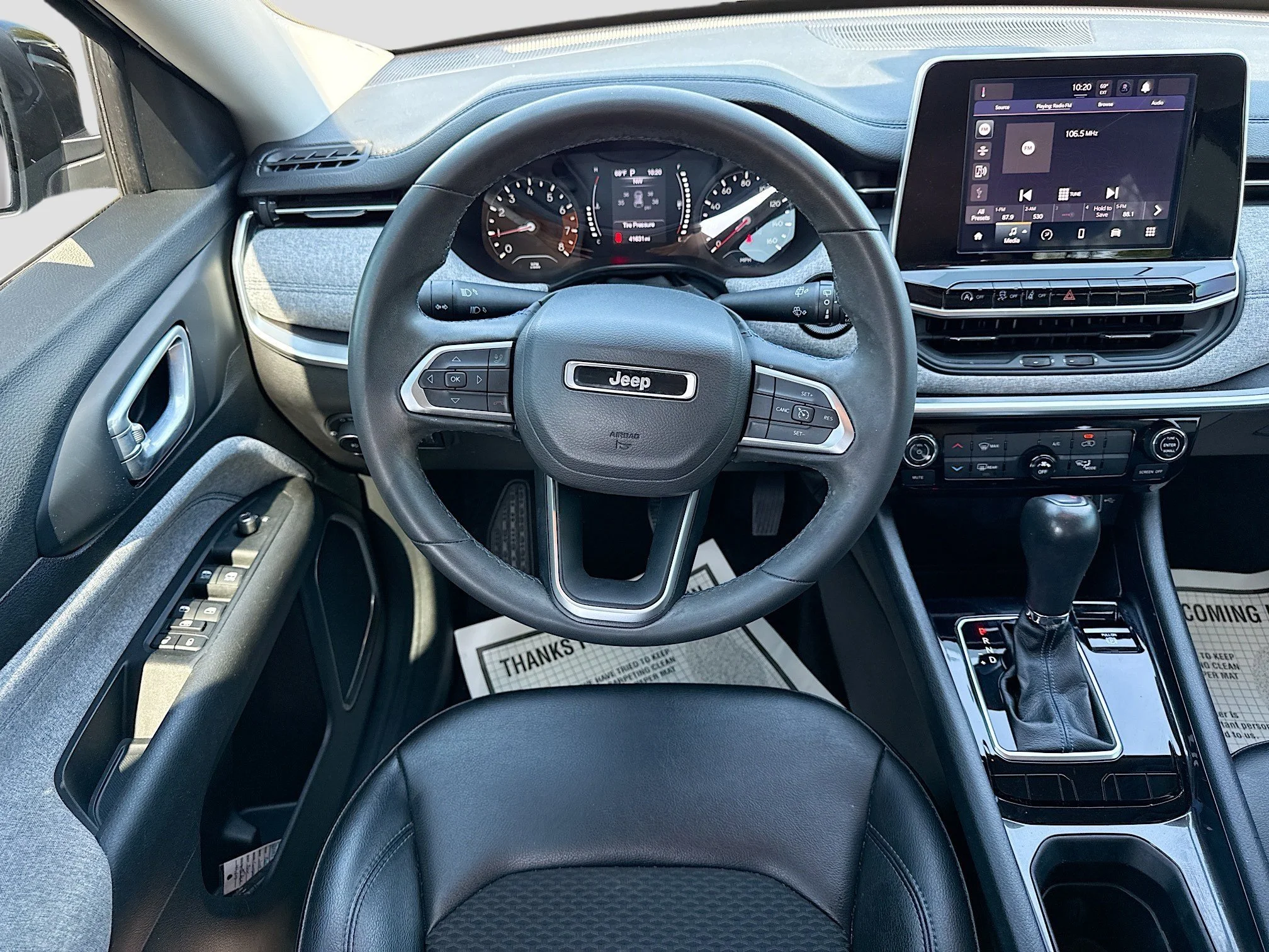 Used 2022 Diamond Black Crystal Pearlcoat Jeep Latitude image 16