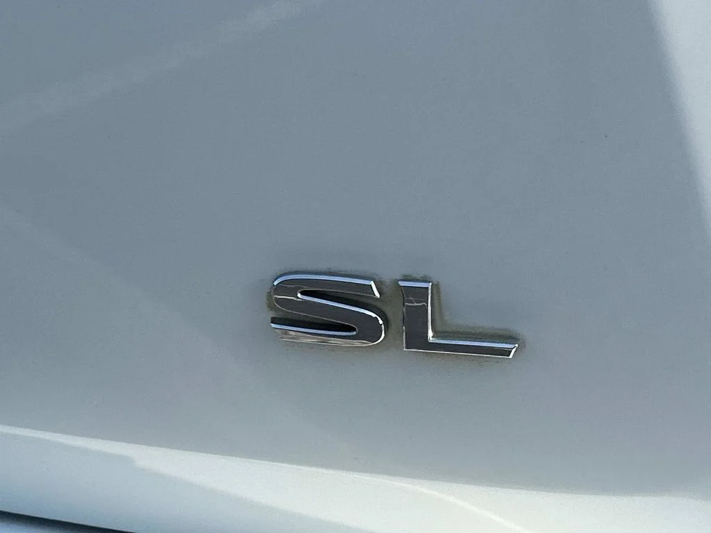Used 2015 White Nissan SL image 10